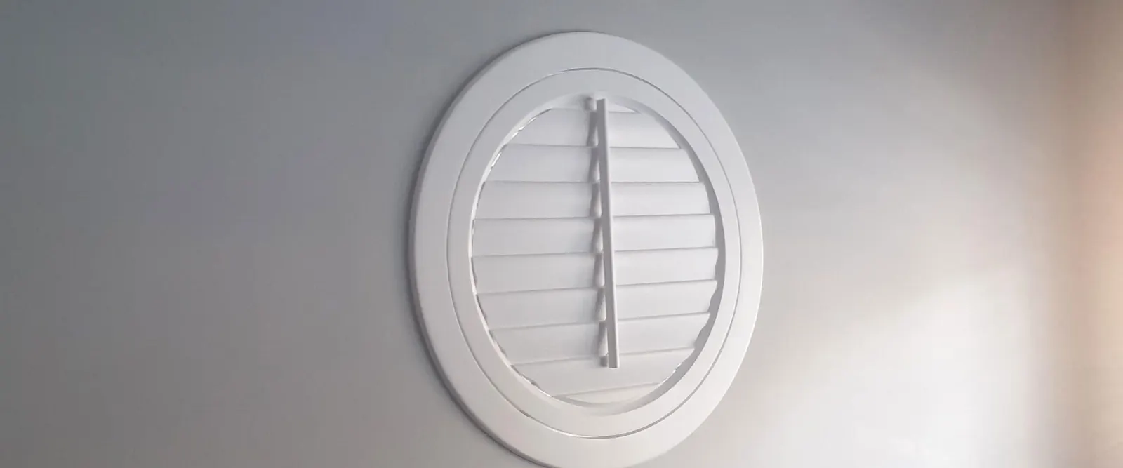 Circular window closed off by a round shutter